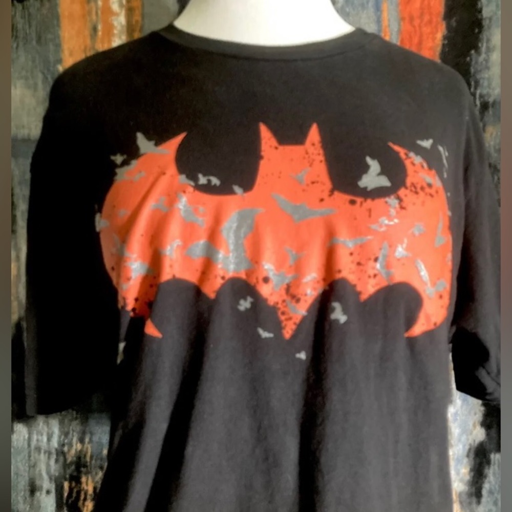 Batman Graphic Novel Comic Book Movie T-shirt Size L